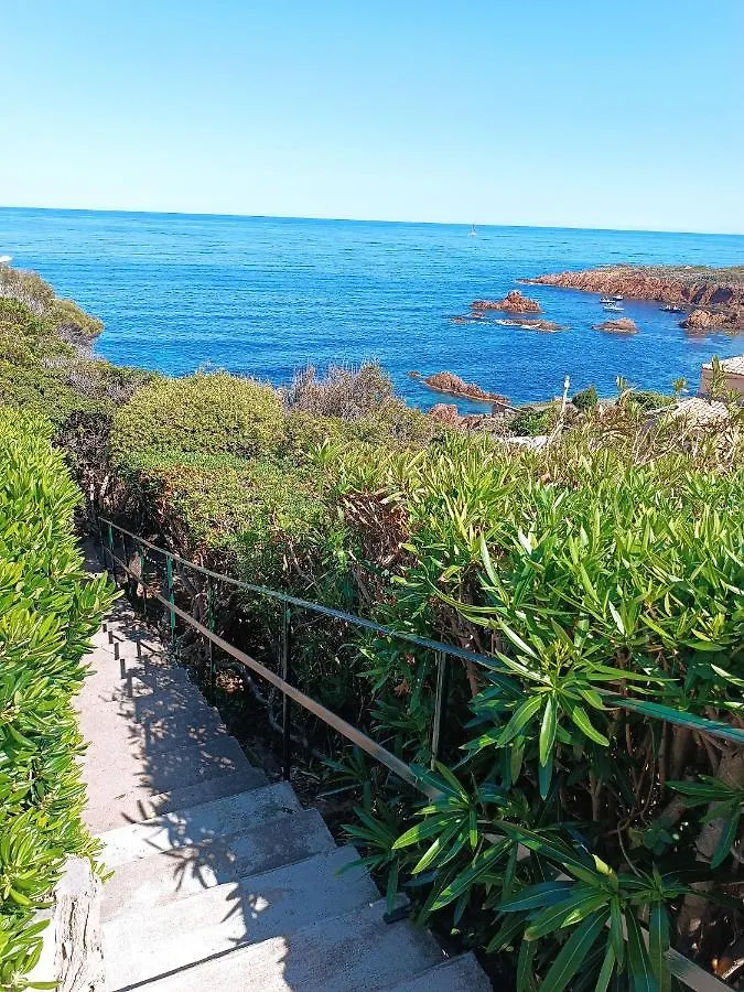 Studio Antheor, Vue Mer Saint-Raphaël 0*,  فرنسا